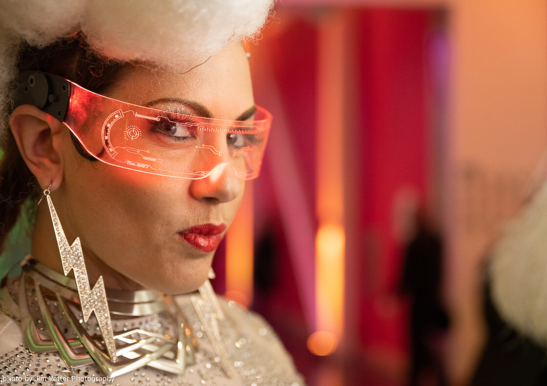 Futuiristic muse wearing a futuristic eyewear