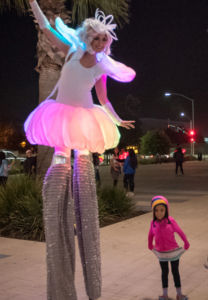 Cuteminigirl_pose Stilt Walker